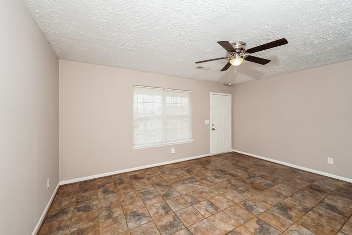 123 Dogwood Cir - Photo 3 of 10