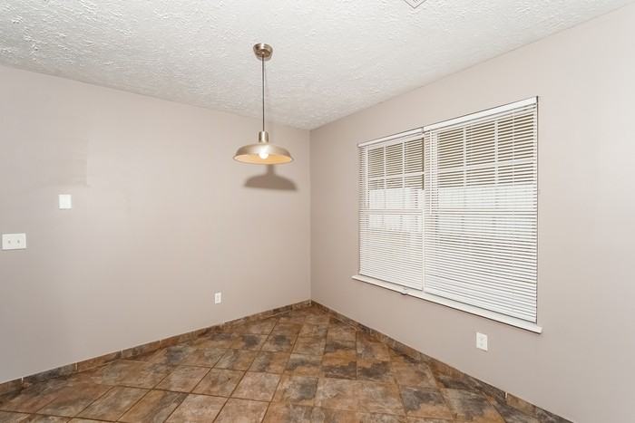 123 Dogwood Cir - Photo 4 of 10