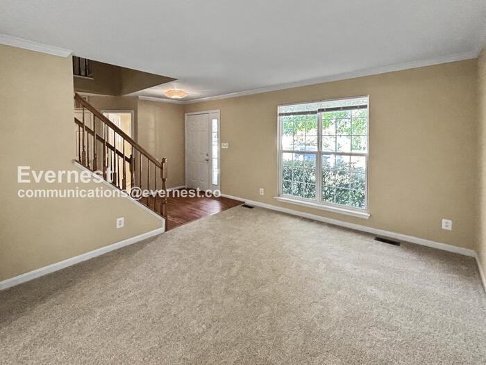 8 Sarrington Ct - Photo 3 of 30