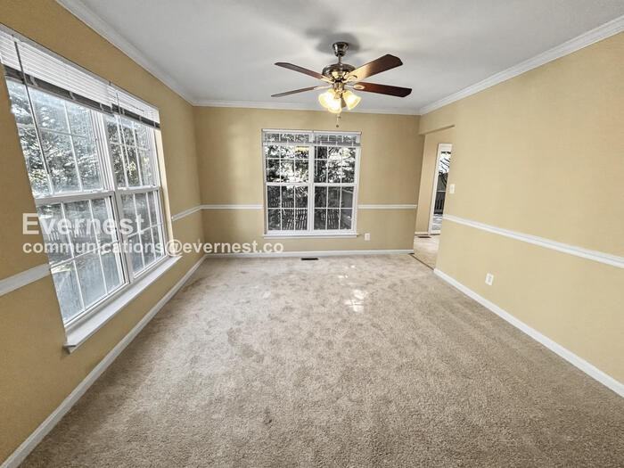 8 Sarrington Ct - Photo 4 of 30