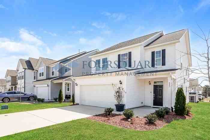 227 Begonia St - Photo 2 of 23