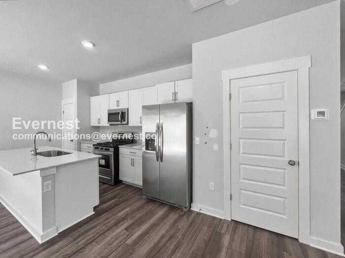 2284 Robert Gwynne Dr - Photo 3 of 23