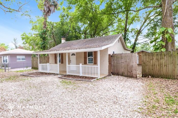 1705 East Lambright Street North - Photo 2 of 3