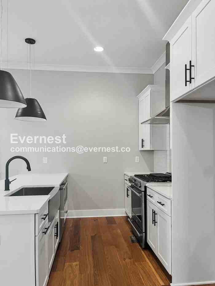 121 Lucile St - Photo 2 of 27