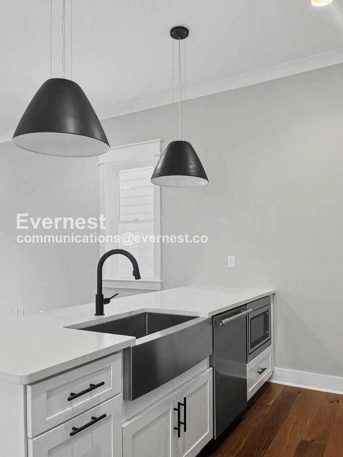 121 Lucile St - Photo 3 of 27