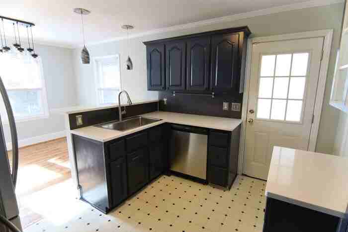 1058 Eastwood Dr - Photo 4 of 15