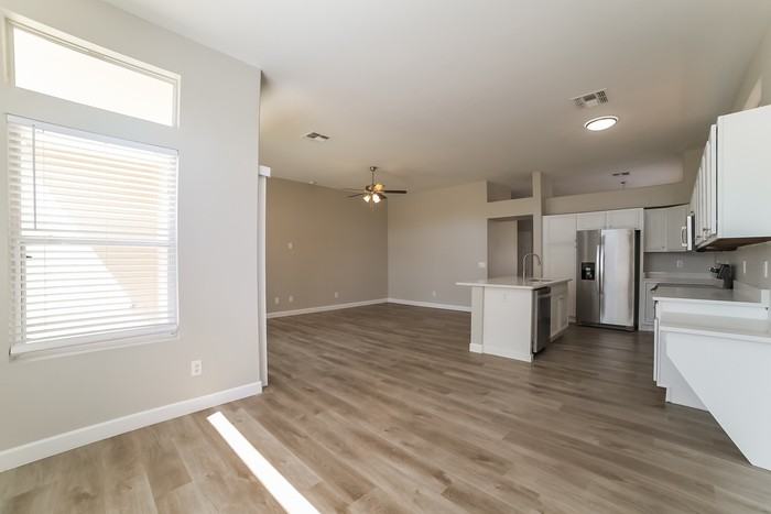 17644 N 17th St - Photo 3 of 16