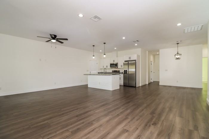 2001 E Wood St - Photo 4 of 18