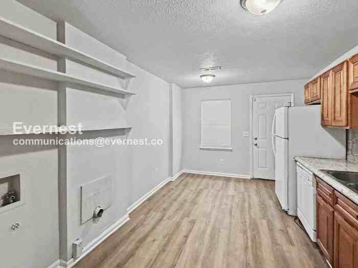 248 Fox Glen Rd Nw #B - Photo 3 of 19