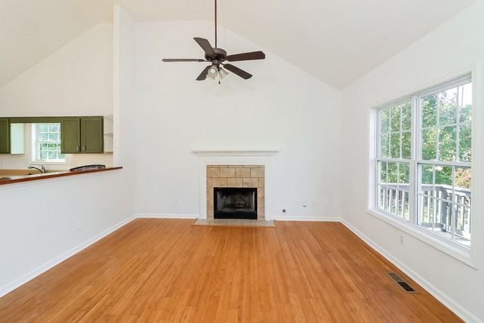 305 Brook Ct - Photo 2 of 13