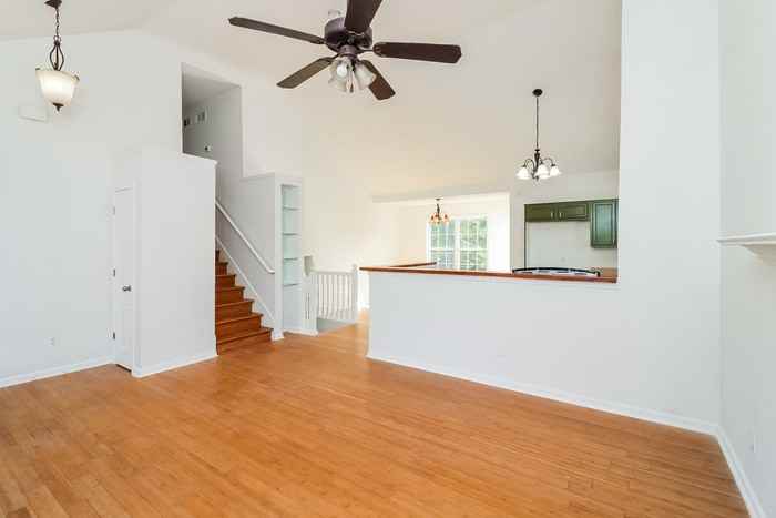 305 Brook Ct - Photo 3 of 13