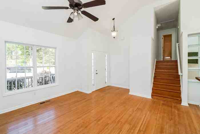 305 Brook Ct - Photo 4 of 13