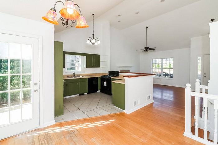 305 Brook Ct - Photo 5 of 13