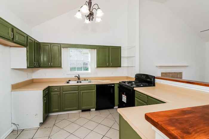 305 Brook Ct - Photo 7 of 13