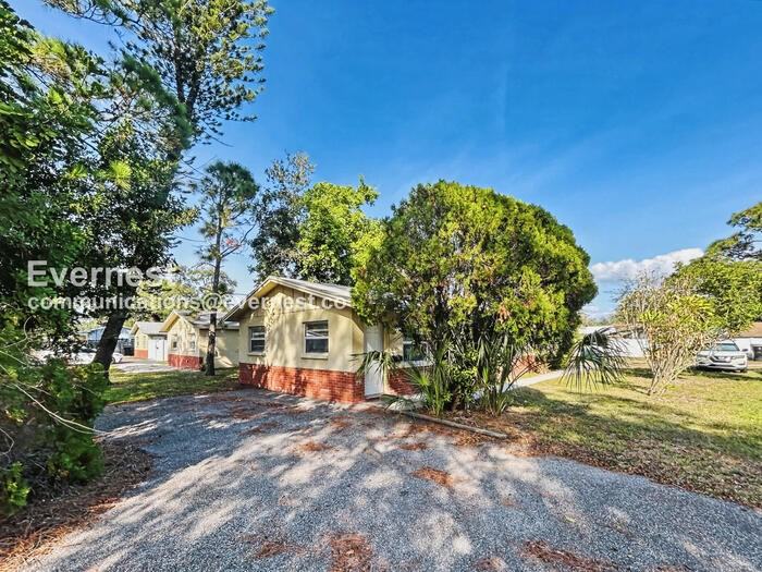 5701 Manchester St N - Photo 2 of 20