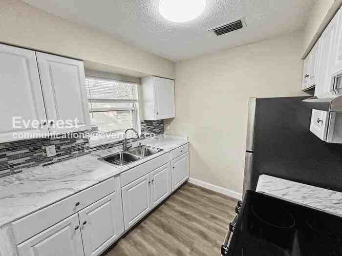 5701 Manchester St N - Photo 5 of 20