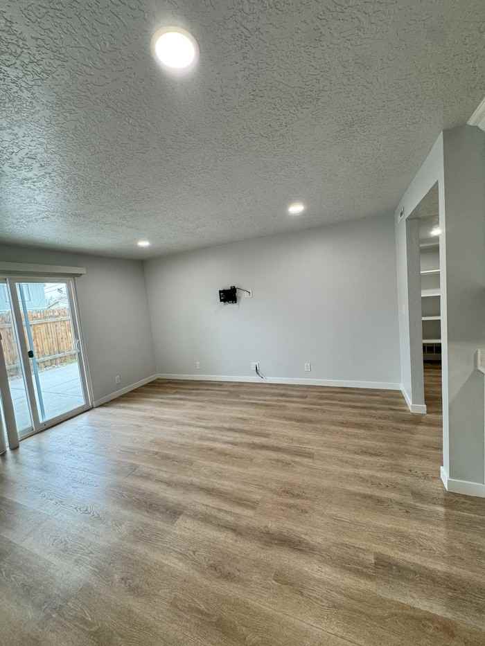 42 W Lester Ave #F17 - Photo 6 of 18