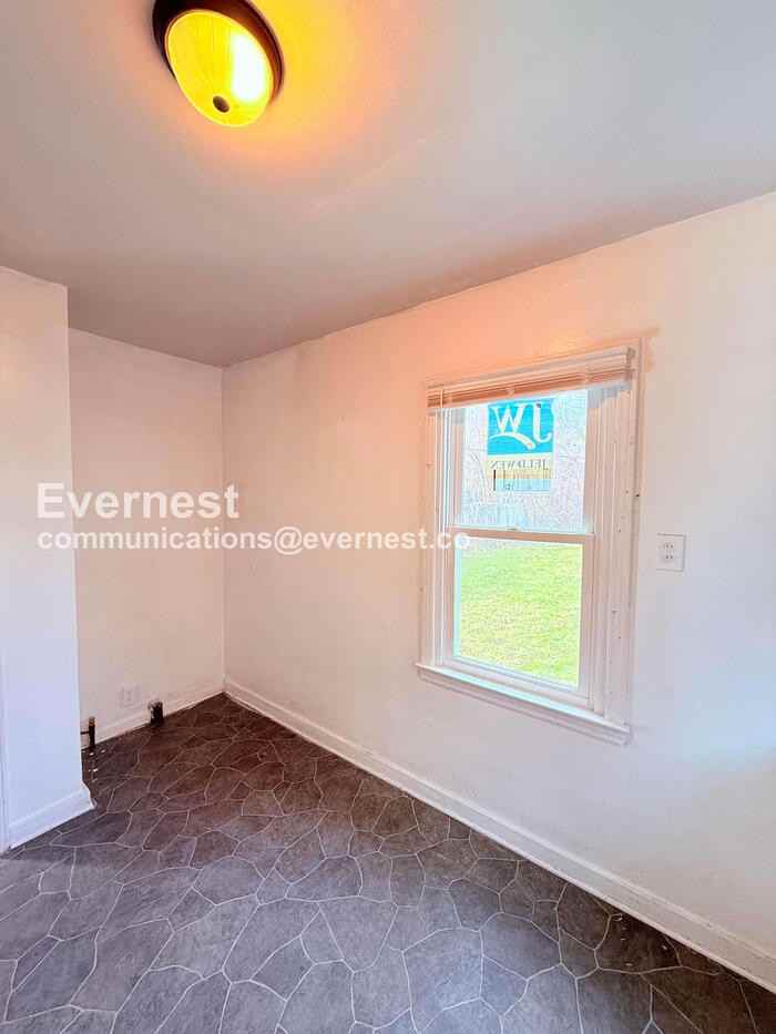 5747 Lakepointe St - Photo 5 of 35