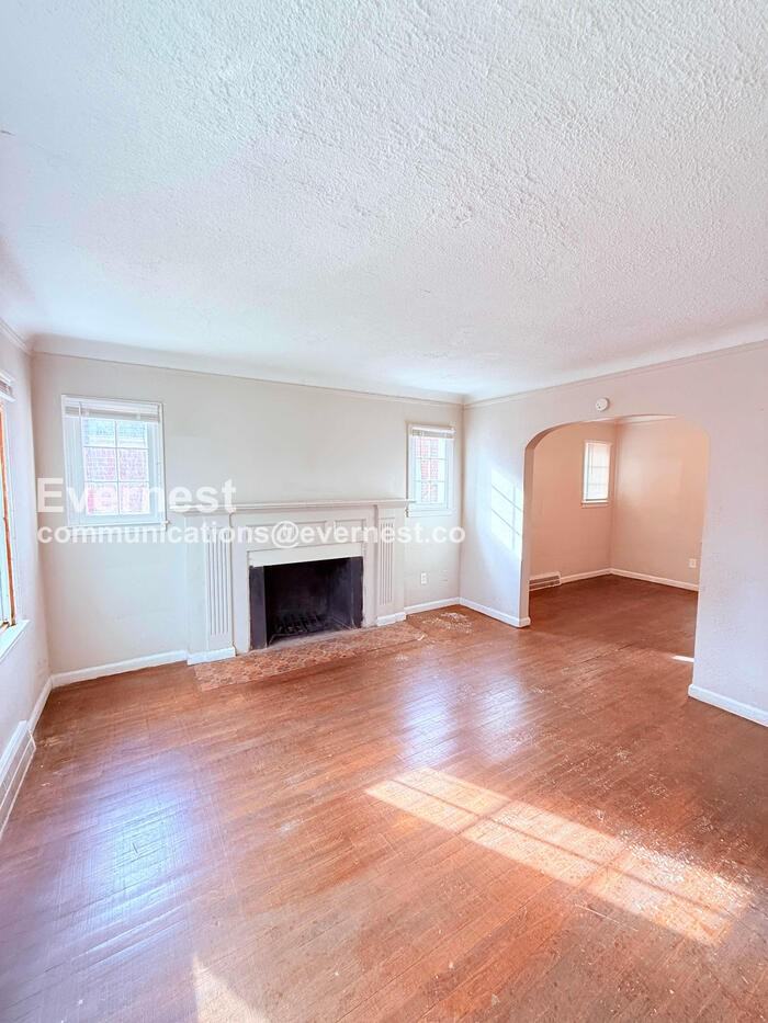 5747 Lakepointe St - Photo 7 of 35