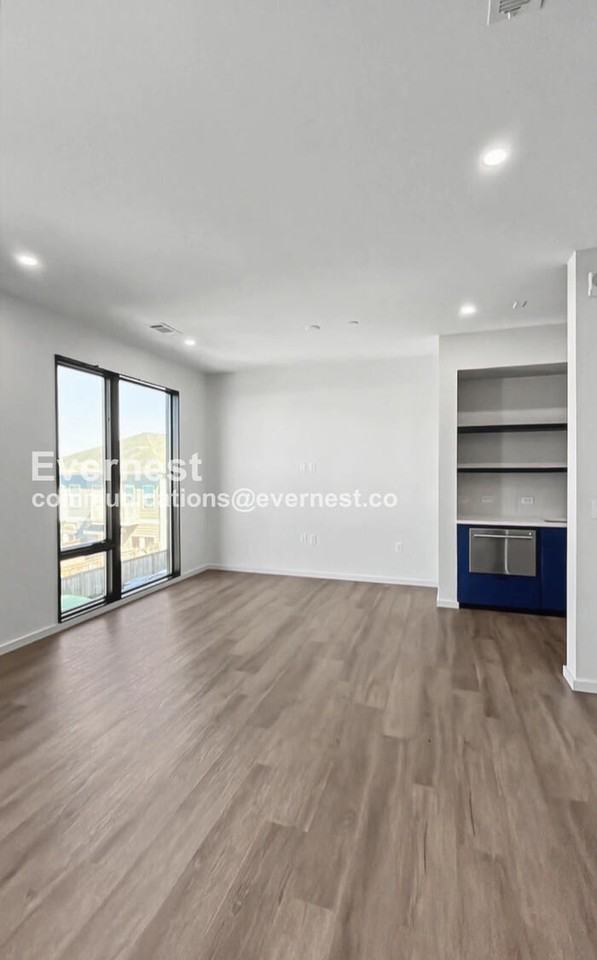 500 Merritt Ave - Photo 5 of 31