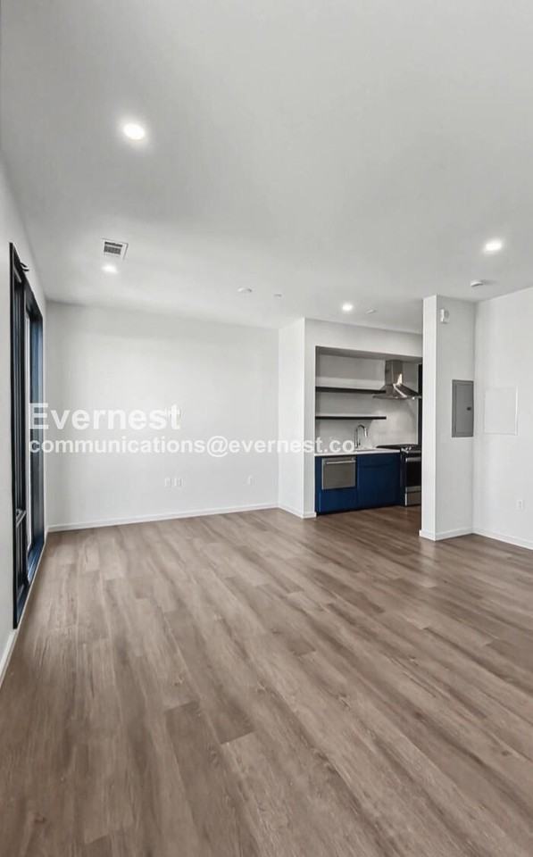 500 Merritt Ave - Photo 6 of 31