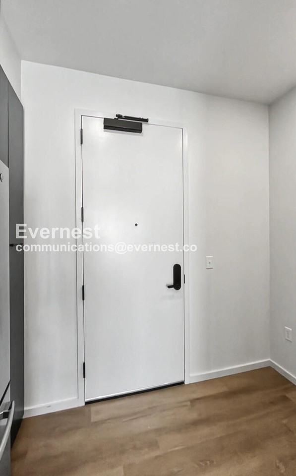 500 Merritt Ave - Photo 7 of 31