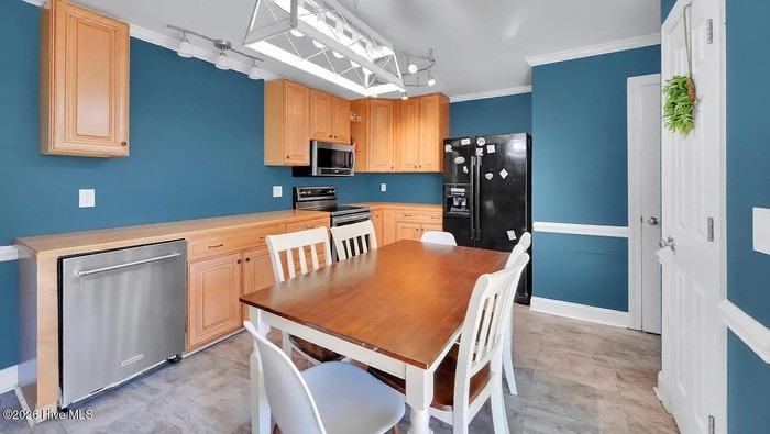 3921 Granada Dr #B - Photo 4 of 27