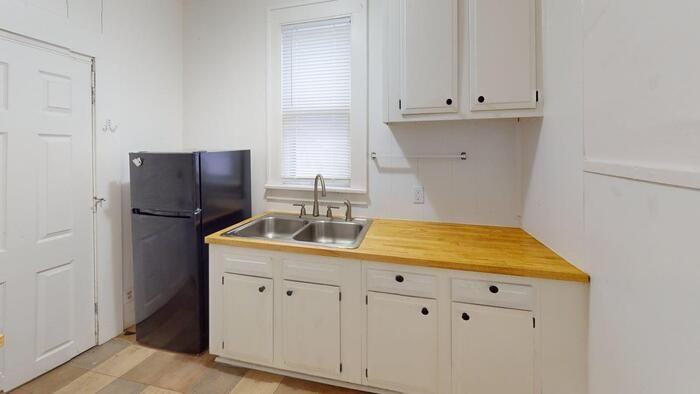 413 W Thayer Ave #2 - Photo 5 of 6