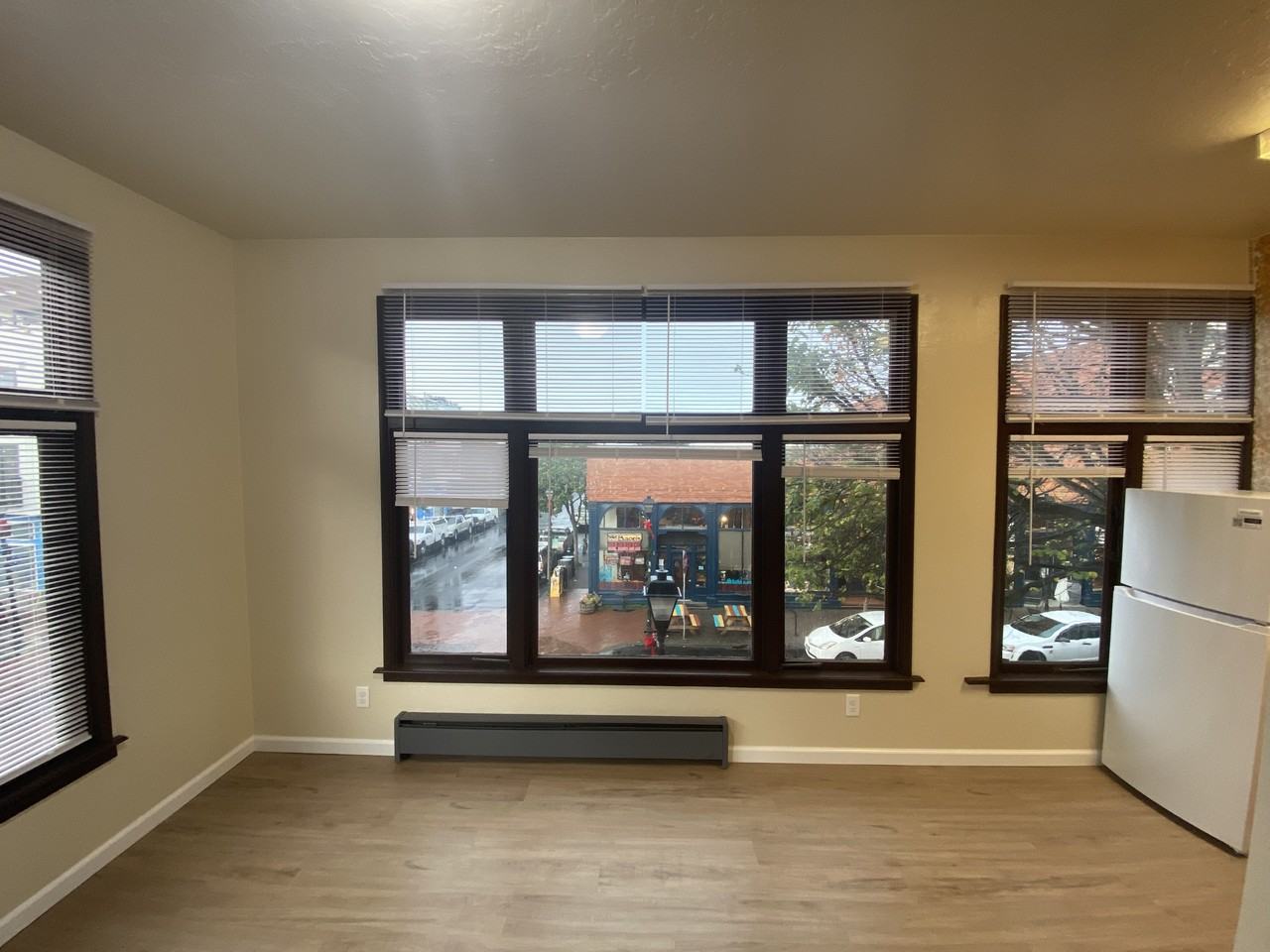 408 2nd St #4 - Photo 3 of 10