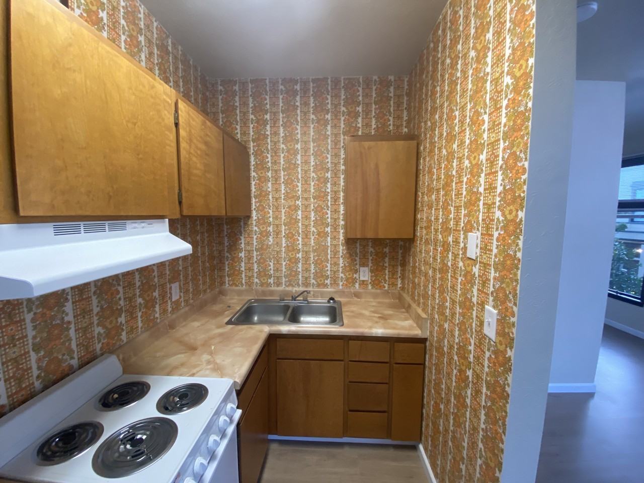 408 2nd St #4 - Photo 5 of 10