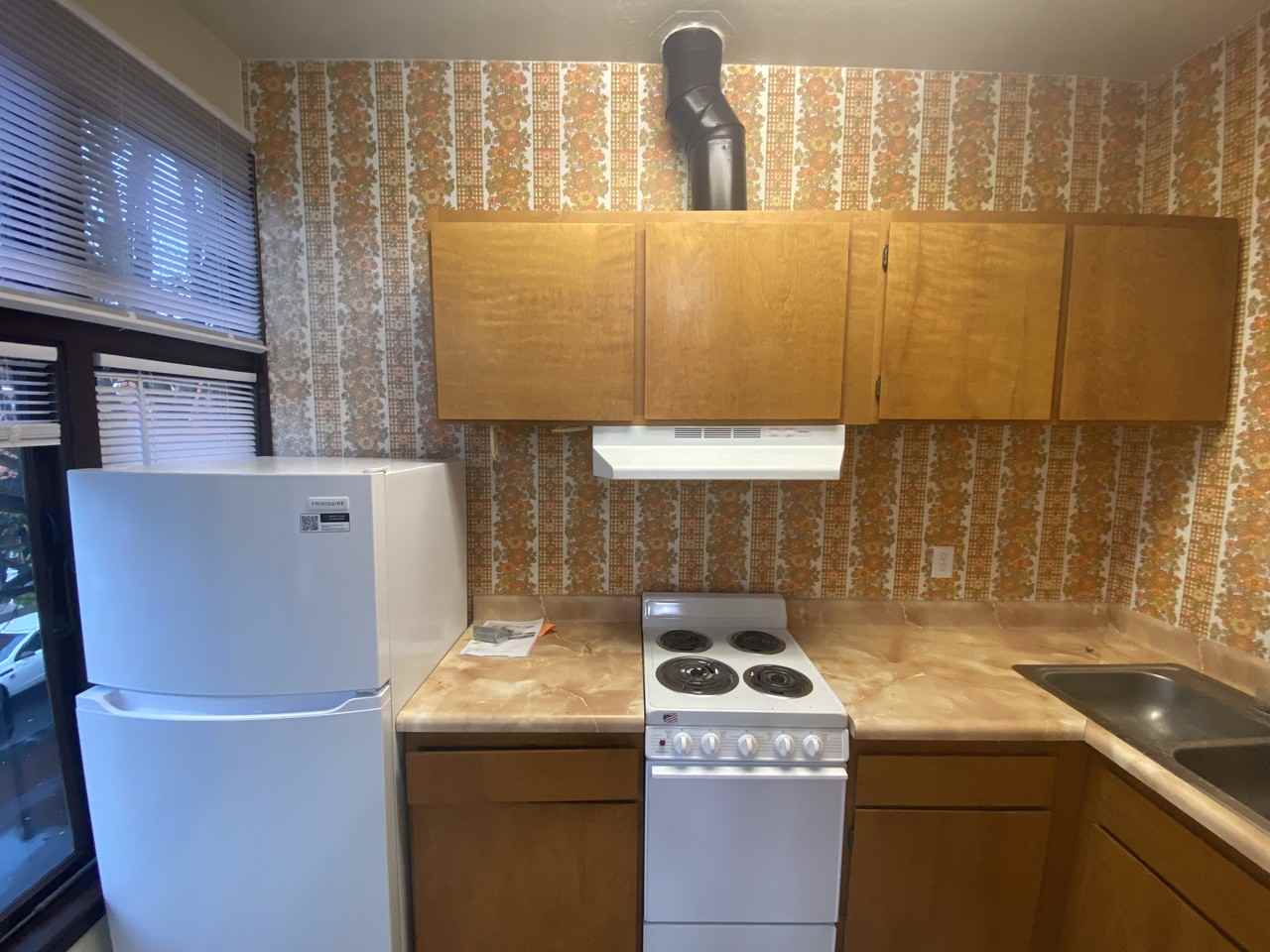 408 2nd St #4 - Photo 6 of 10