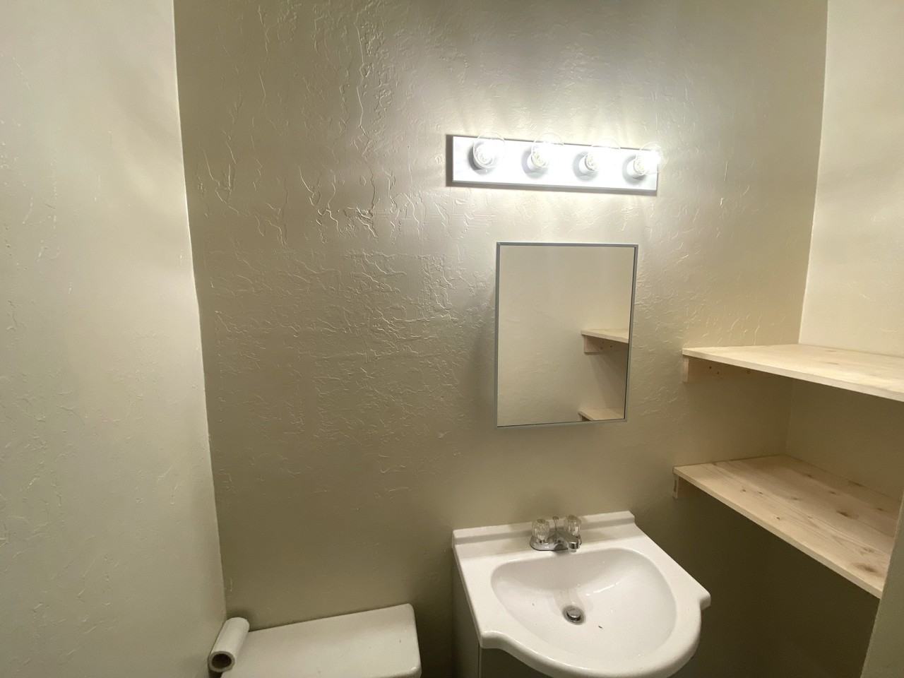 408 2nd St #4 - Photo 7 of 10