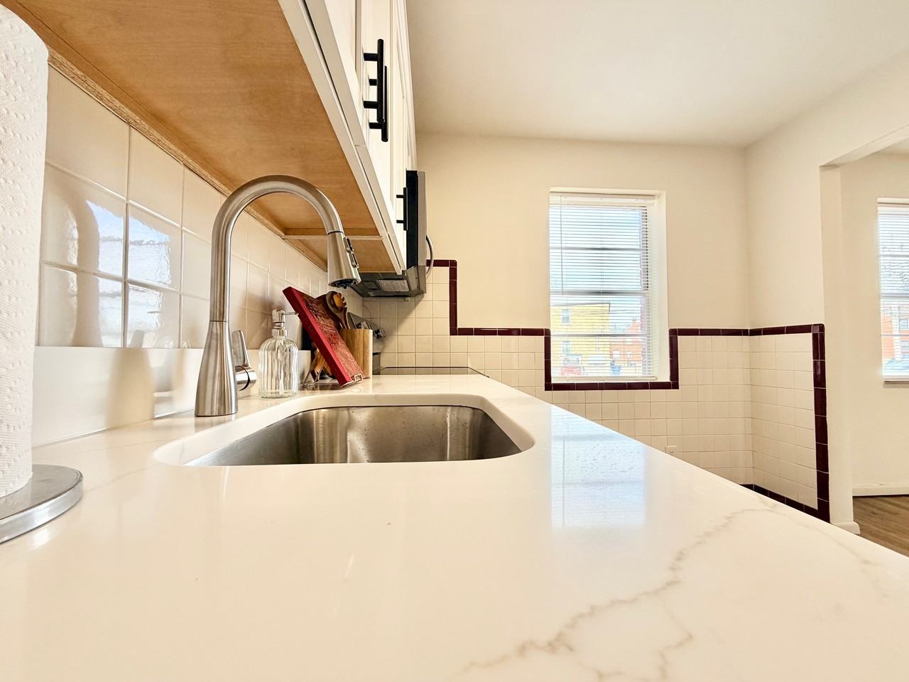 7219 Hampton Ave #1S - Photo 3 of 10