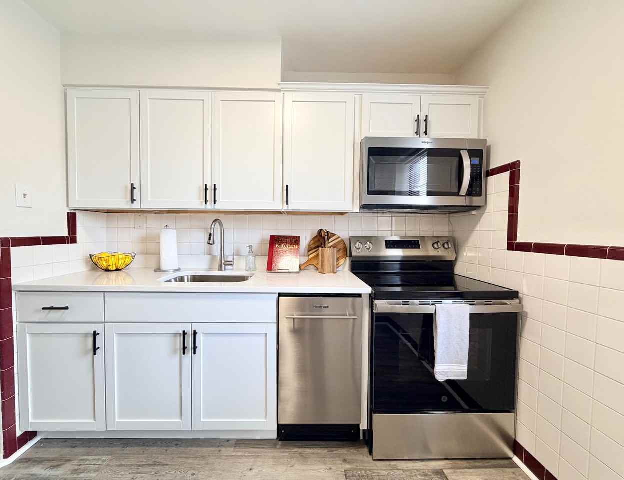 7219 Hampton Ave #1S - Photo 4 of 10