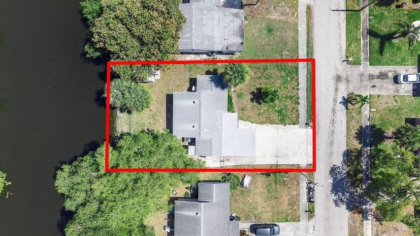 143 Ne 6th Ct #NA - Photo 2 of 8