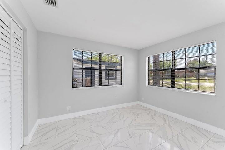 143 Ne 6th Ct #NA - Photo 4 of 8