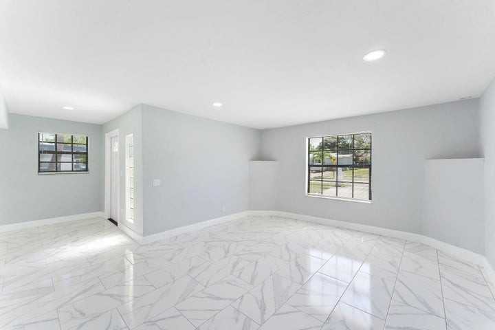 143 Ne 6th Ct #NA - Photo 5 of 8