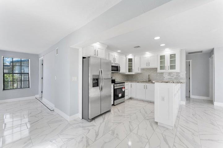 143 Ne 6th Ct #NA - Photo 6 of 8