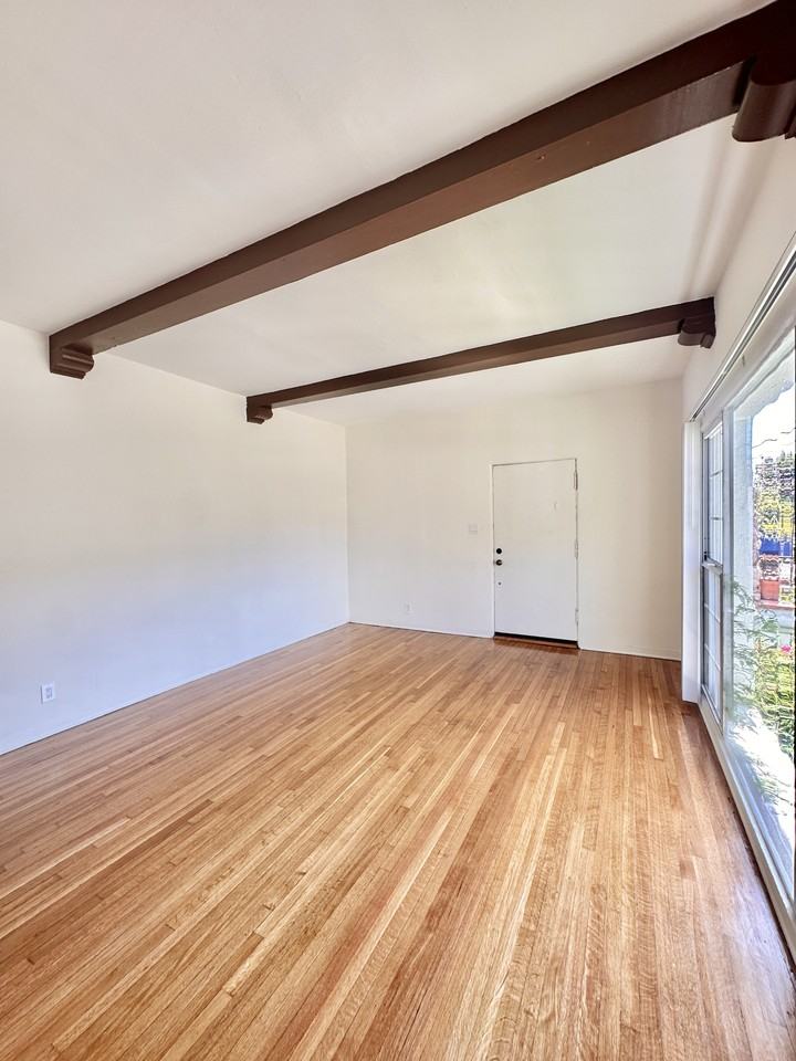 1356 N Gardner St #A - Photo 4 of 12