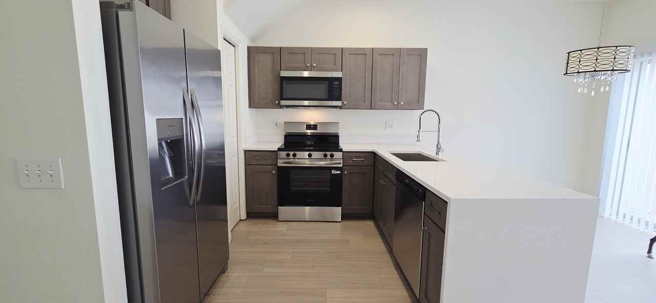 569 Vallance Way Ne #569 - Photo 2 of 28