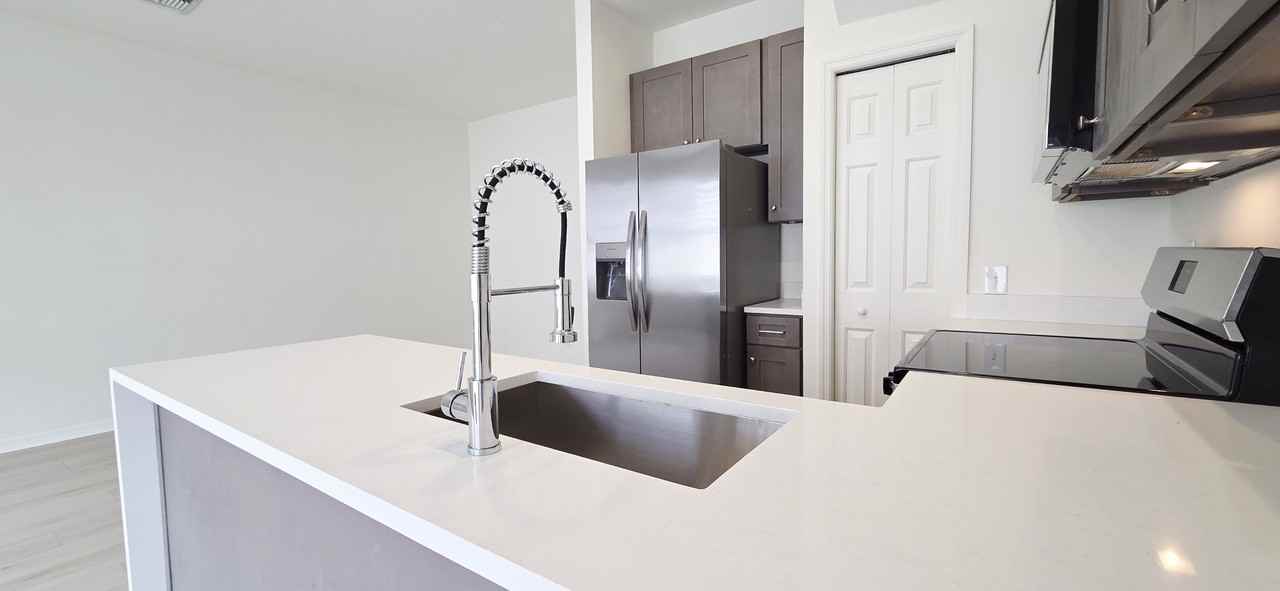 569 Vallance Way Ne #569 - Photo 6 of 28