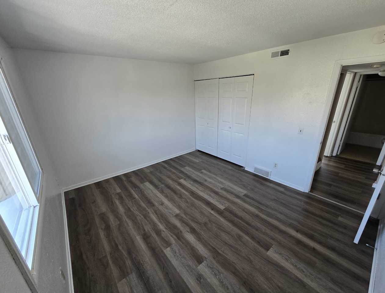 5511 34th Ave - Photo 2 of 6