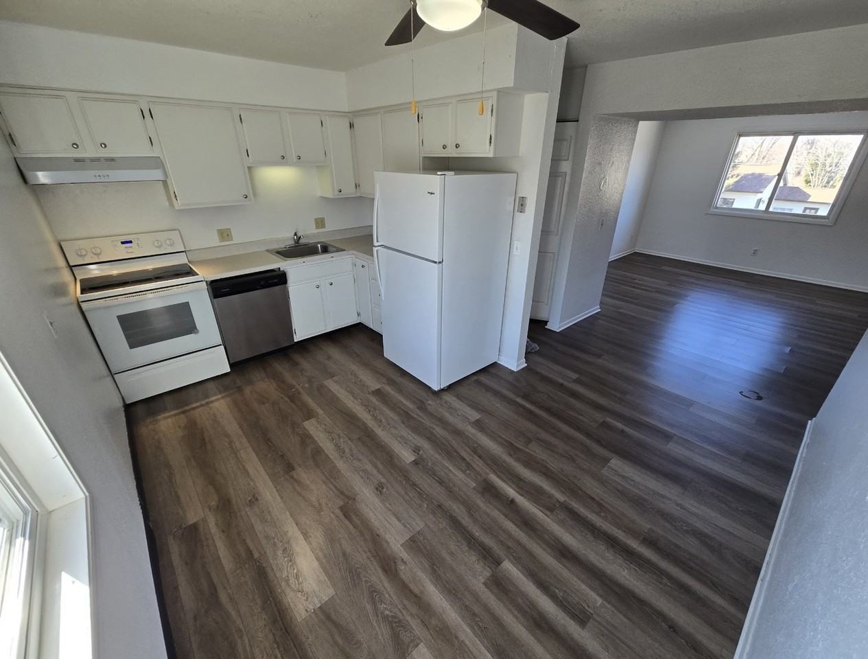 5511 34th Ave - Photo 3 of 6