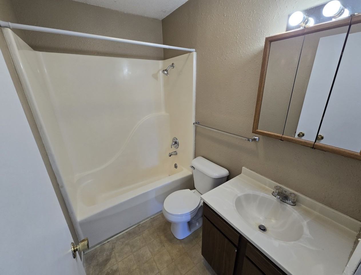 5511 34th Ave - Photo 6 of 6