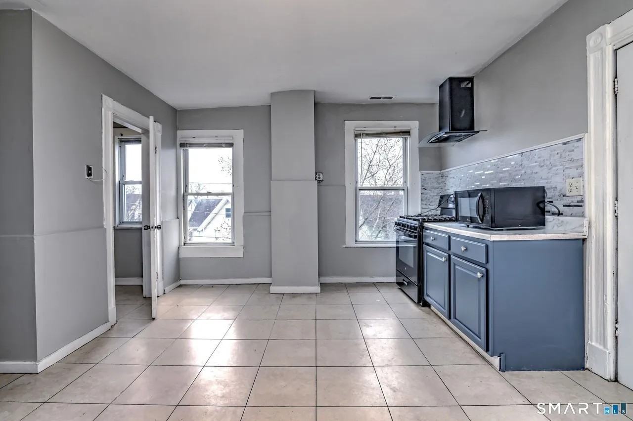 168 Lloyd St #3 - Photo 3 of 15