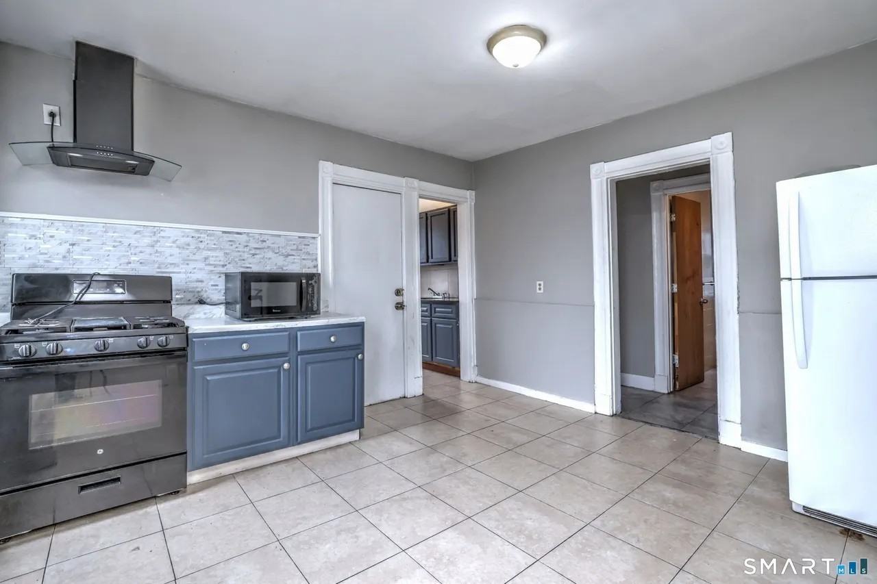 168 Lloyd St #3 - Photo 4 of 15