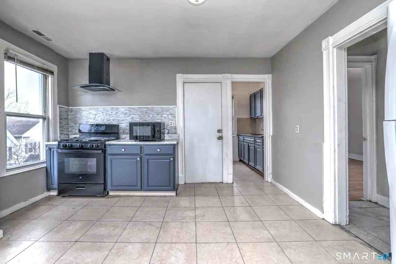 168 Lloyd St #3 - Photo 5 of 15