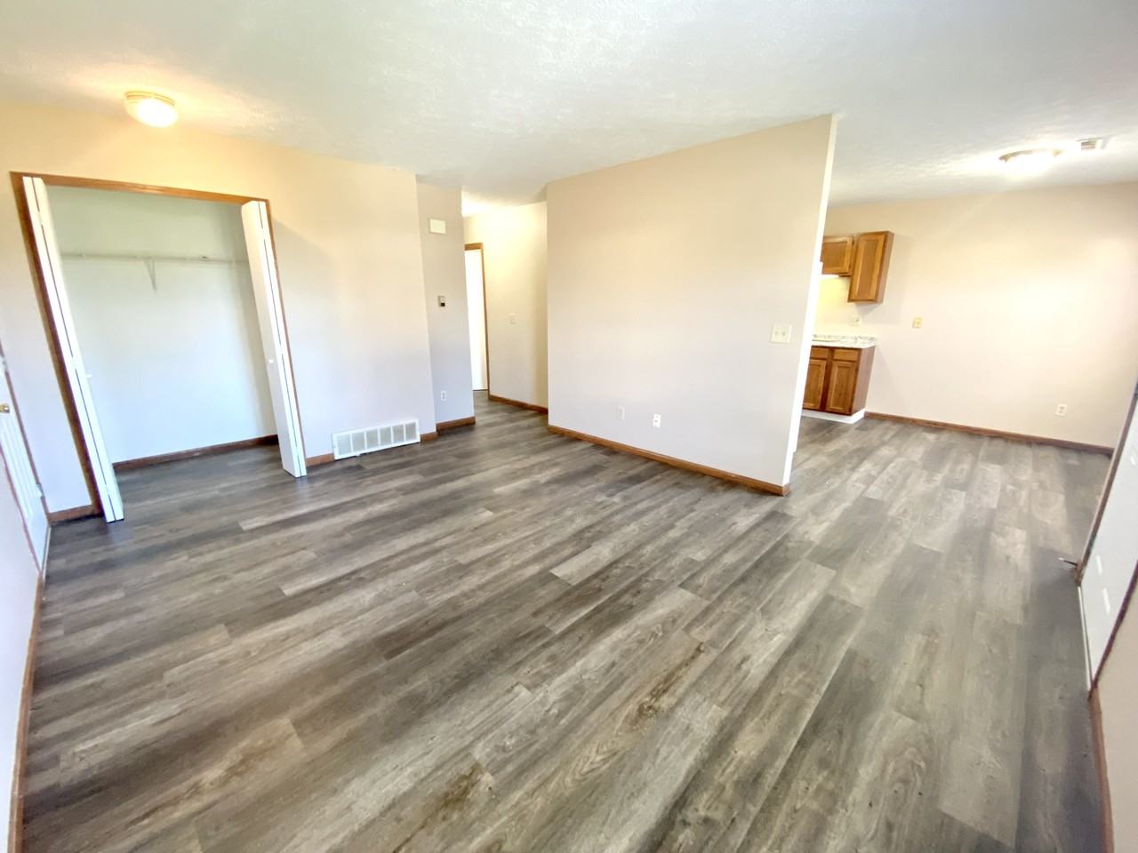 2525 Zircon St Ne #2525 - Photo 4 of 16