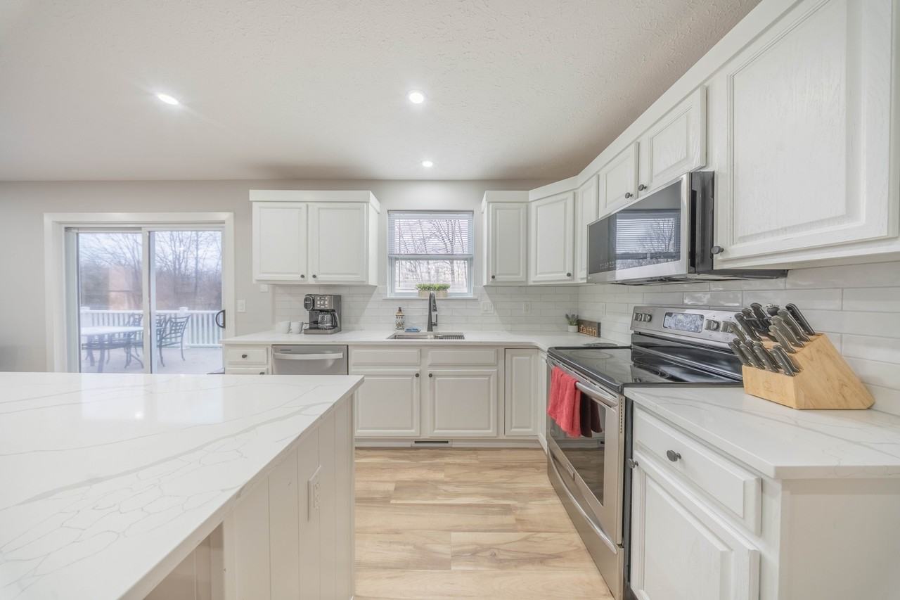 885 Columbia Rd #NA - Photo 4 of 42