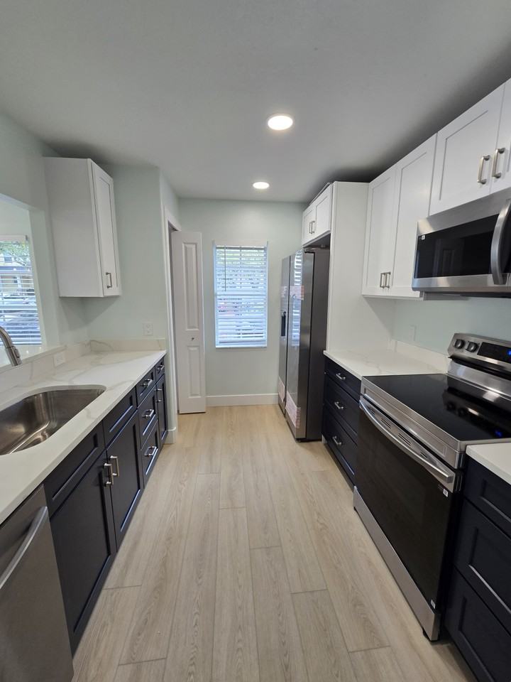 10918 Keys Gate Dr - Photo 3 of 20